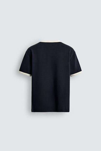 T-SHIRT BÁSICA RIB EM CONTRASTE