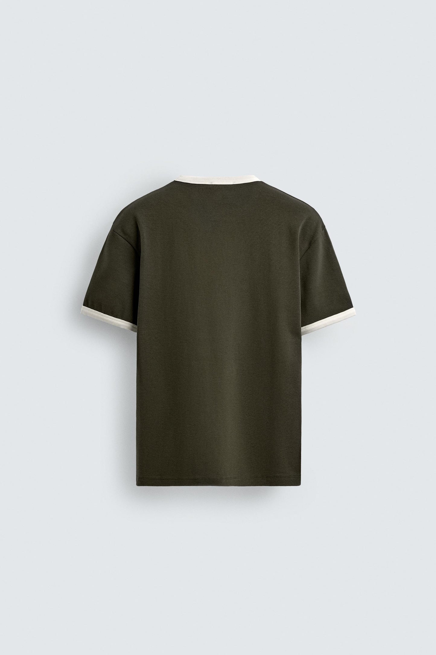 T-SHIRT BÁSICA RIB EM CONTRASTE