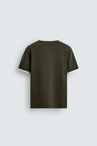 T-SHIRT BÁSICA RIB EM CONTRASTE