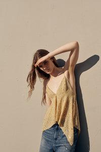 TOP DE ALÇAS DE LANTEJOULAS - Dourado