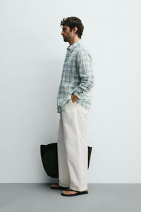 CAMISA REGULAR FIT AOS QUADRADOS COM EFEITO ENRUGADO