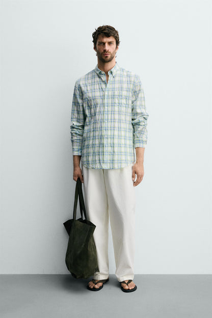 CAMISA REGULAR FIT AOS QUADRADOS COM EFEITO ENRUGADO