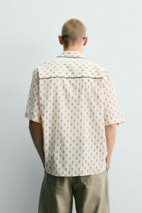 CAMISA RELAXED FIT PAISLEY CONTRASTE