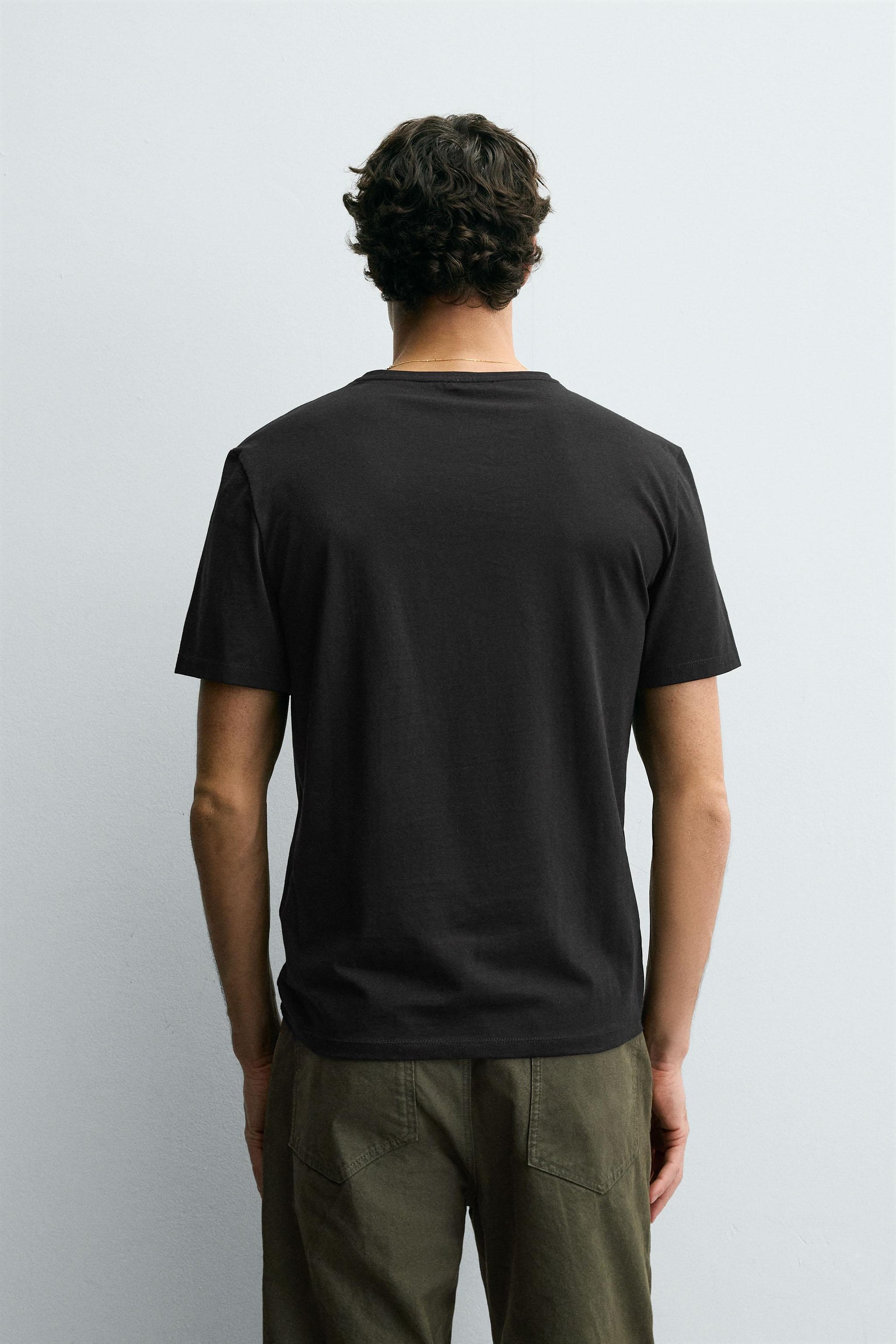 T-SHIRT SLIM FIT BÁSICA /01