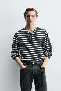 T-SHIRT JACQUARD ÀS RISCAS AARON LEVINE X ZARA