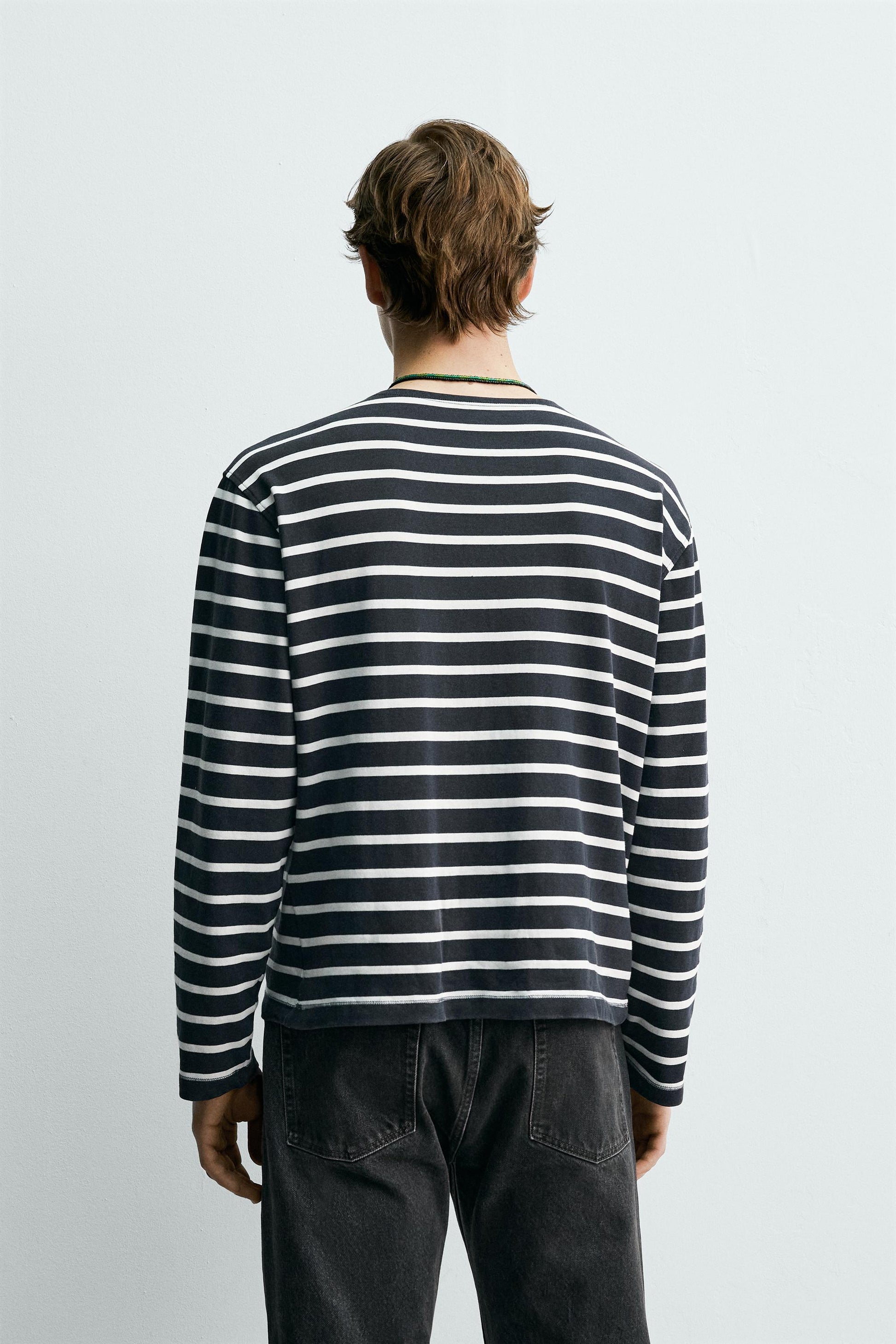 T-SHIRT JACQUARD ÀS RISCAS AARON LEVINE X ZARA