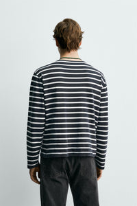 T-SHIRT JACQUARD ÀS RISCAS AARON LEVINE X ZARA