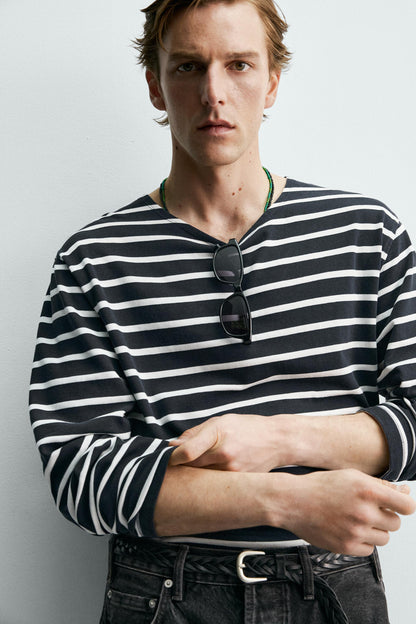 T-SHIRT JACQUARD ÀS RISCAS AARON LEVINE X ZARA