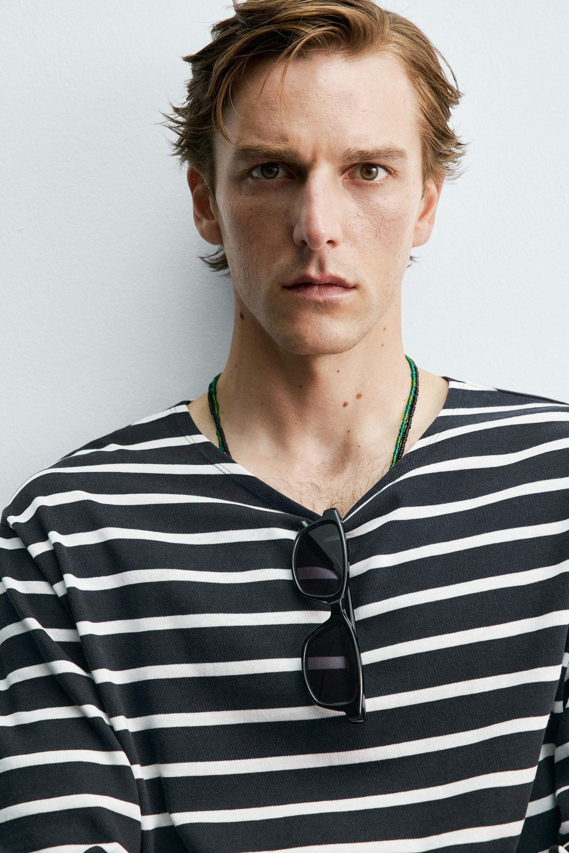 T-SHIRT JACQUARD ÀS RISCAS AARON LEVINE X ZARA