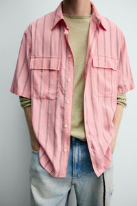 CAMISA FLUIDA ÀS RISCAS COM BOLSOS