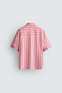 CAMISA FLUIDA ÀS RISCAS COM BOLSOS
