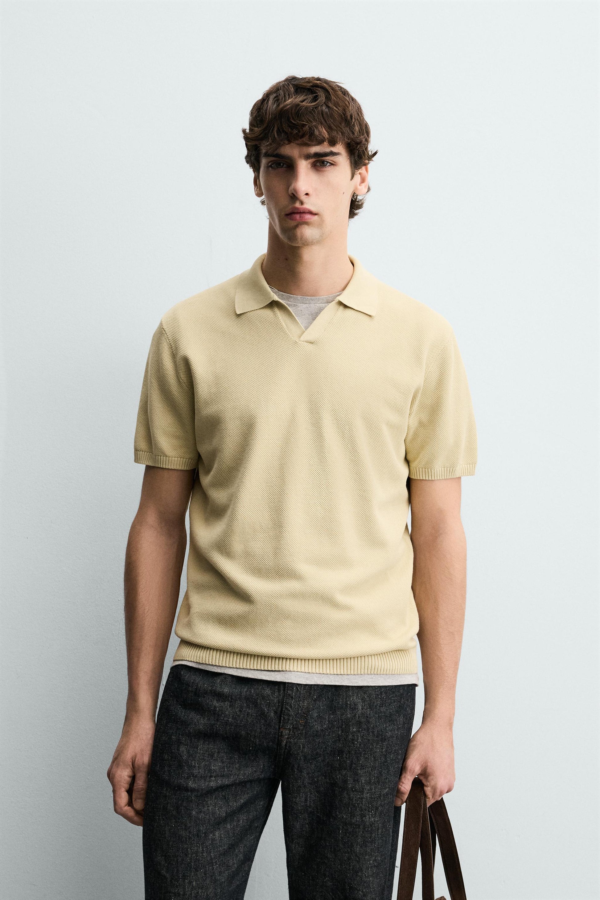 POLO EM MALHA ESTRUTURADA