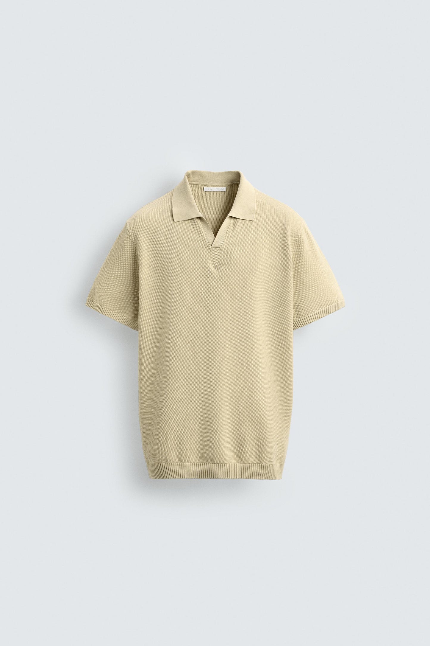 POLO EM MALHA ESTRUTURADA