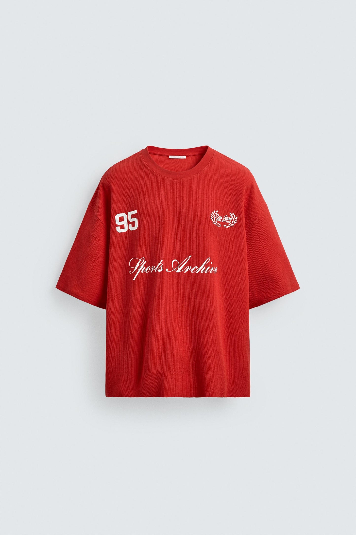 T-SHIRT DE ESTRUTURA COM BORDADOS COMBINADOS