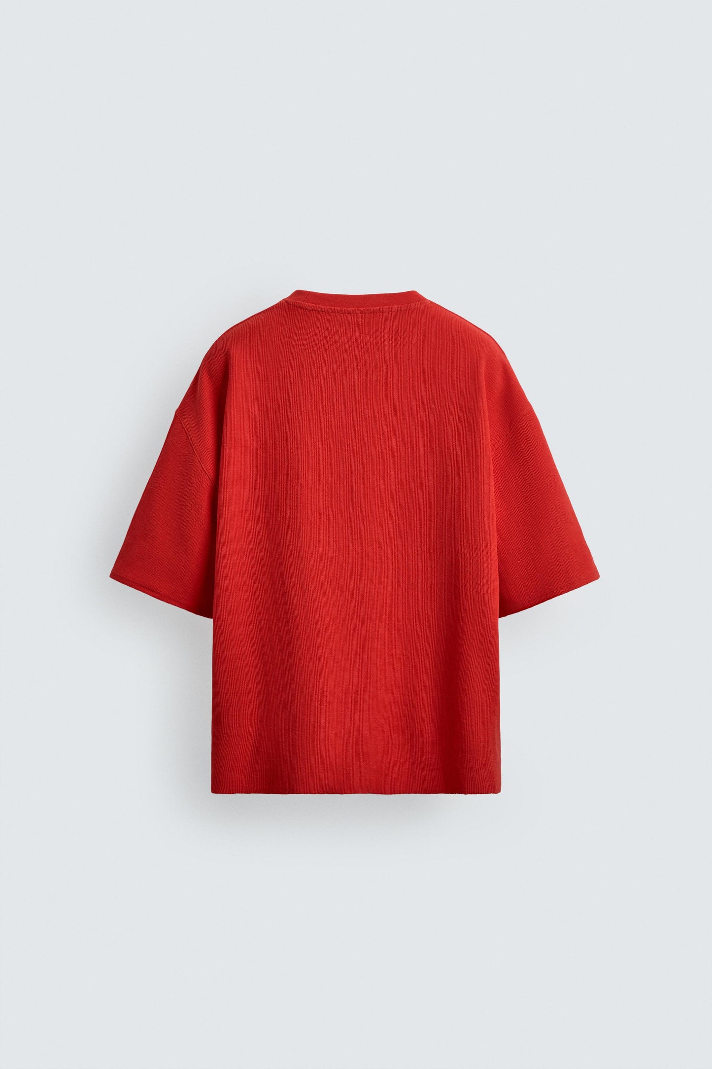 T-SHIRT DE ESTRUTURA COM BORDADOS COMBINADOS