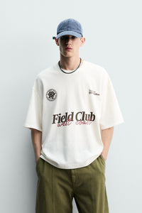 T-SHIRT ESTRUTURADA E ESTAMPADOS EM CONTRASTE