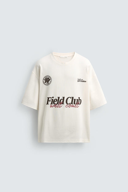 T-SHIRT ESTRUTURADA E ESTAMPADOS EM CONTRASTE