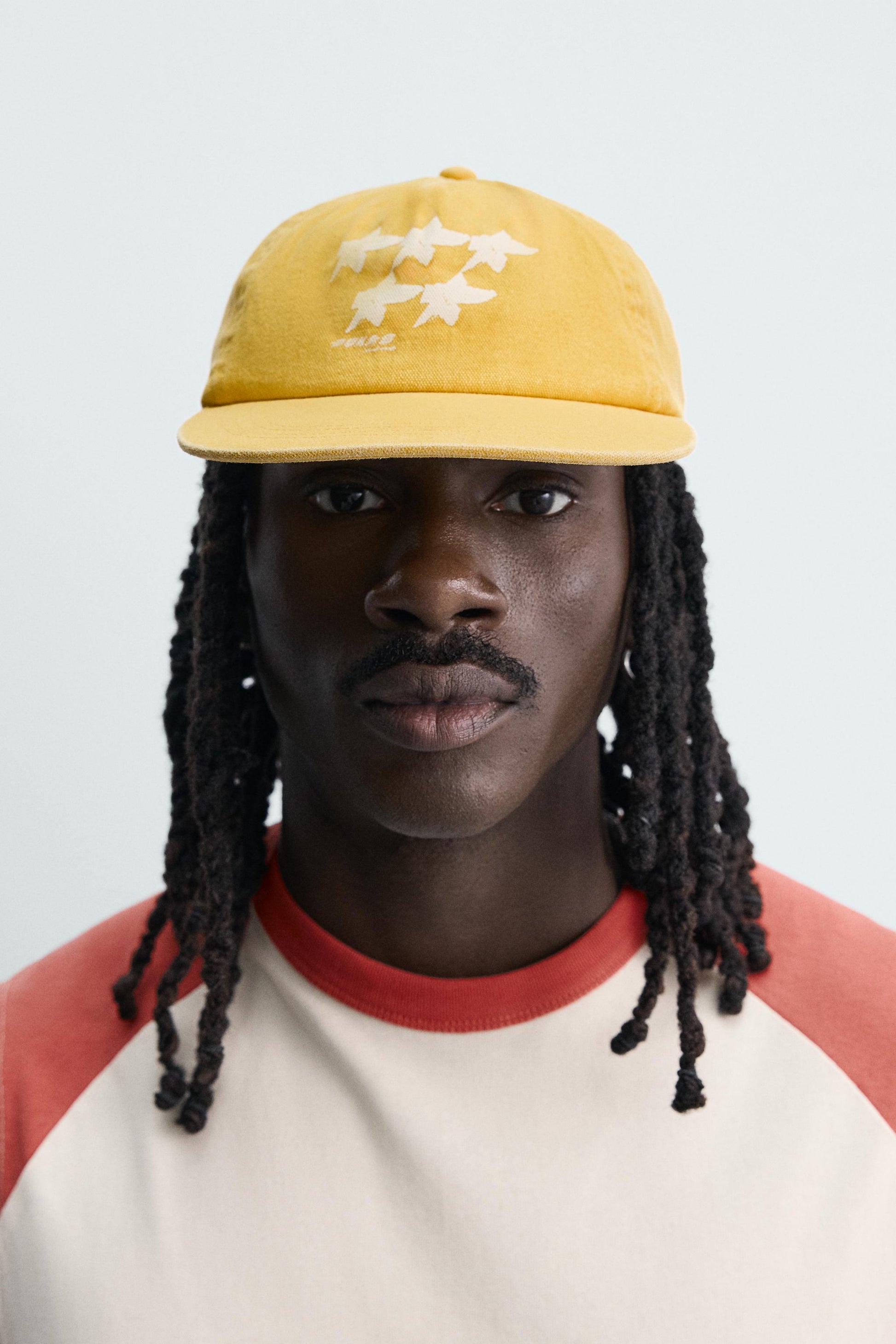 BONÉ VISEIRA PLANA PUKAS SURF X ZARA
