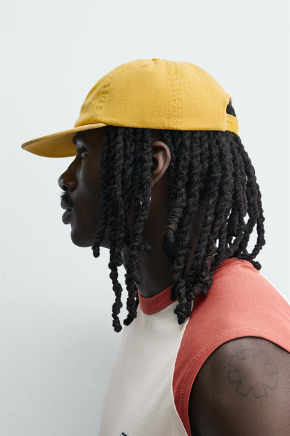 BONÉ VISEIRA PLANA PUKAS SURF X ZARA