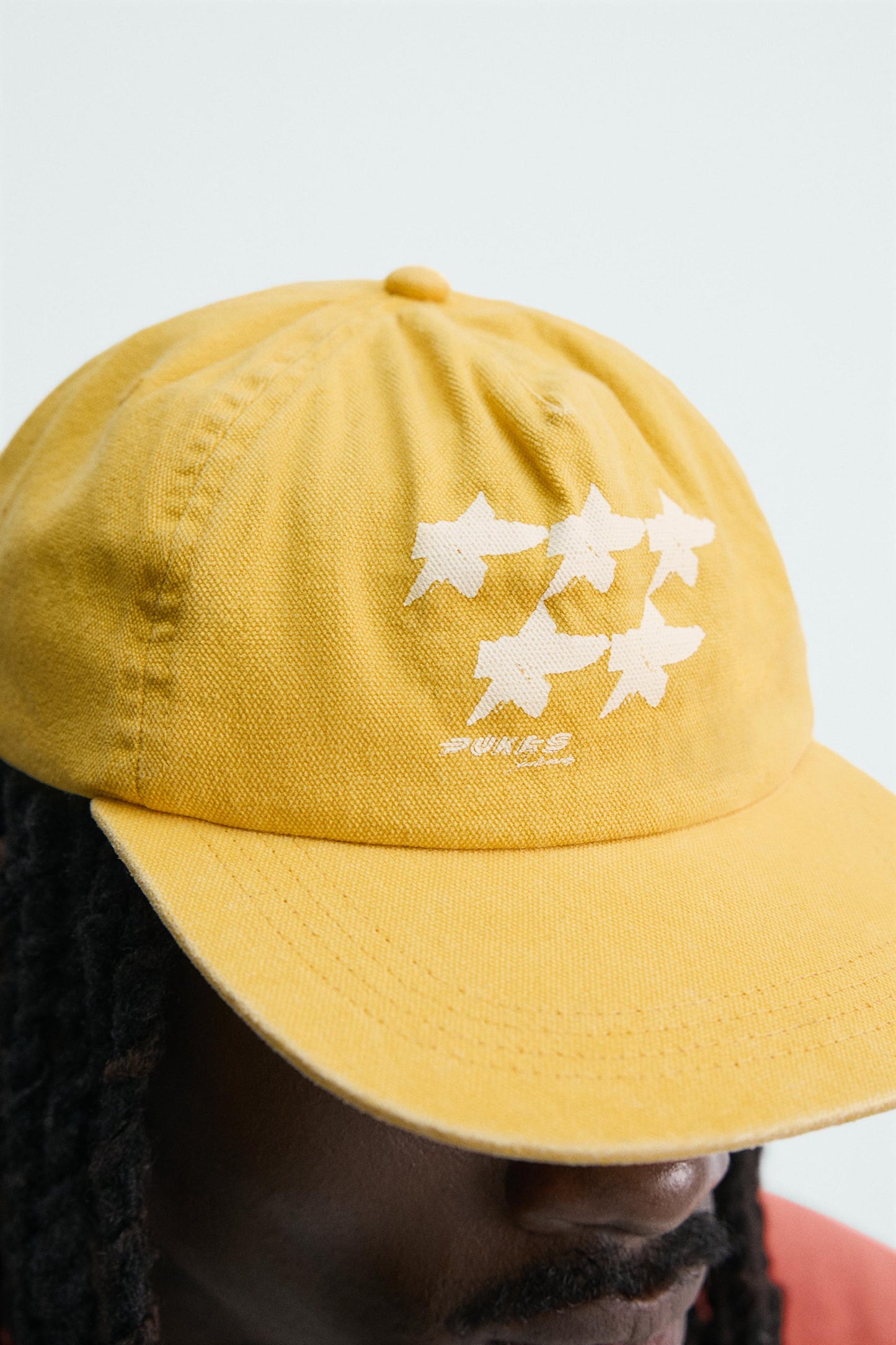 BONÉ VISEIRA PLANA PUKAS SURF X ZARA