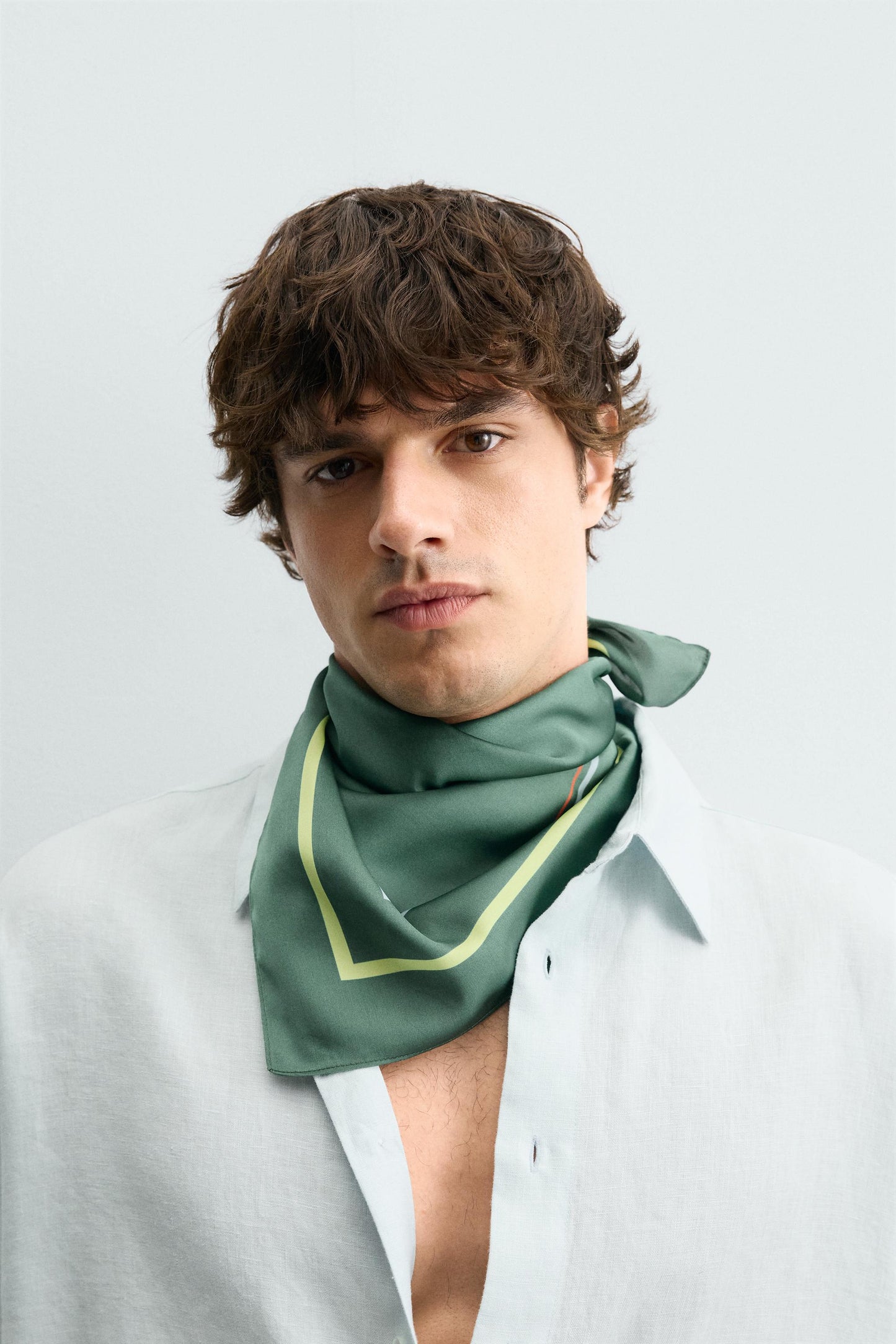 BANDANA FLUIDA COM ESTAMPADO GEOMÉTRICO