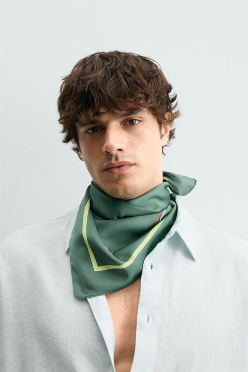 BANDANA FLUIDA COM ESTAMPADO GEOMÉTRICO