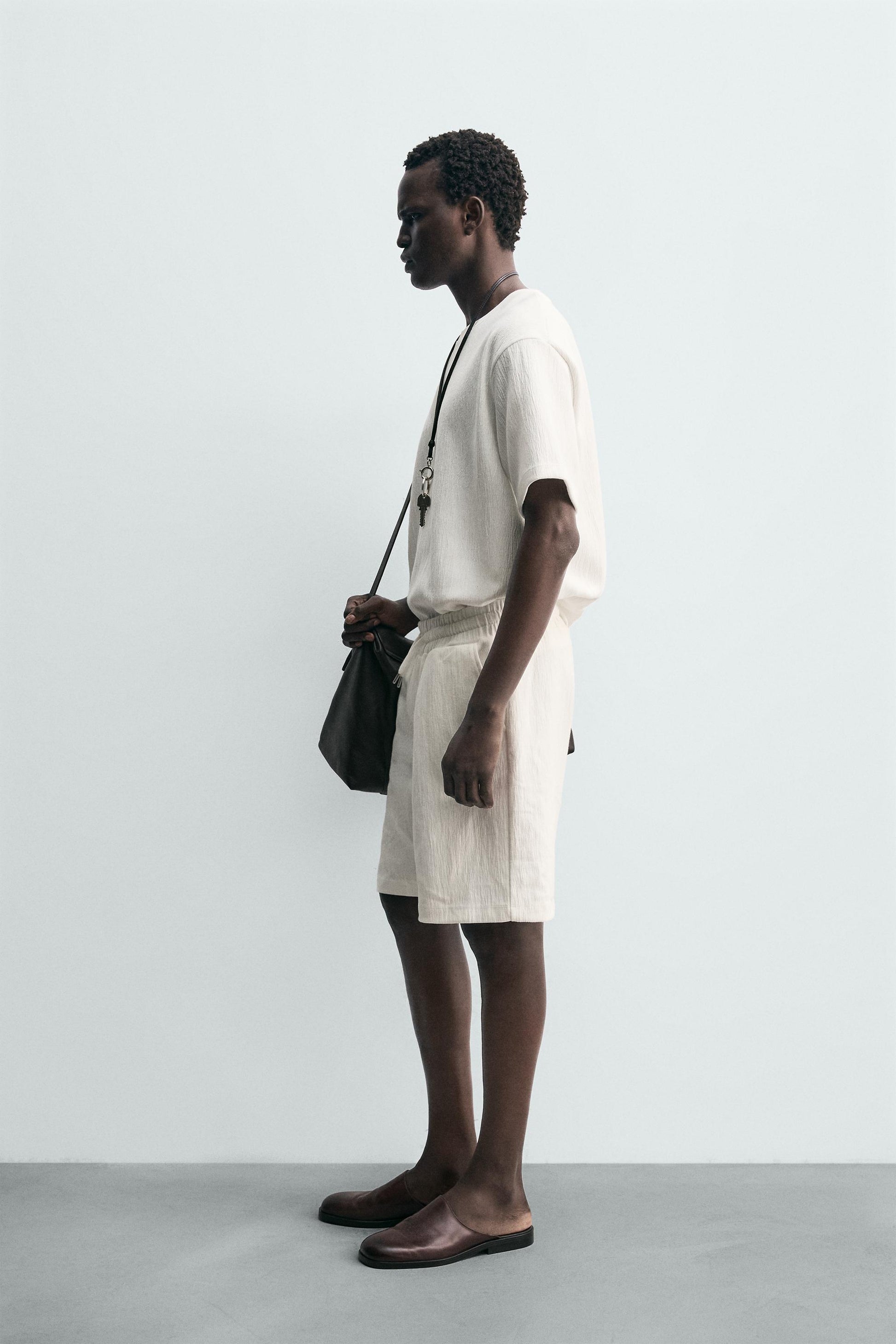 T-SHIRT RELAXED FIT ESTRUTURADA