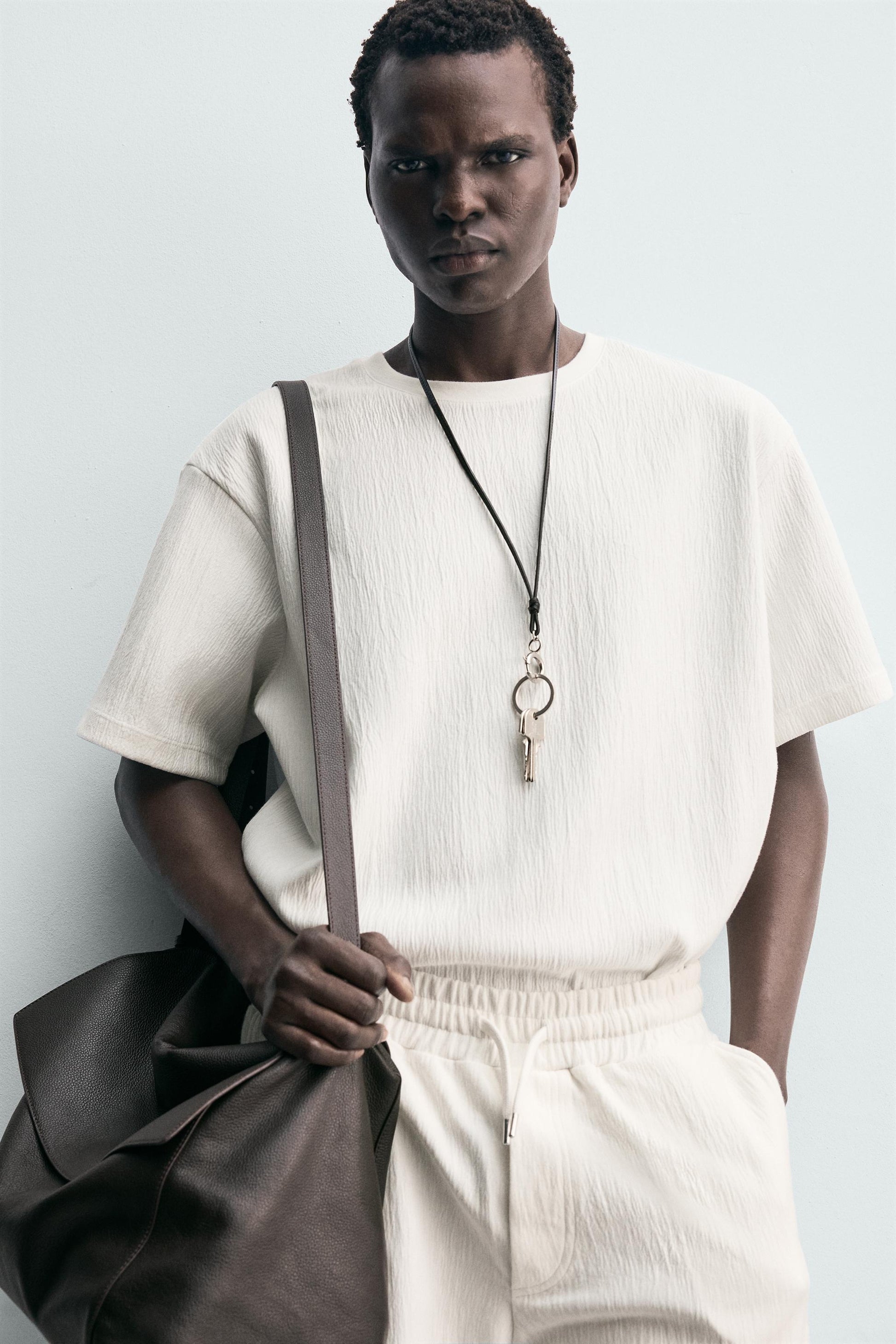 T-SHIRT RELAXED FIT ESTRUTURADA