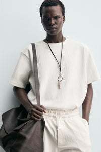 T-SHIRT RELAXED FIT ESTRUTURADA