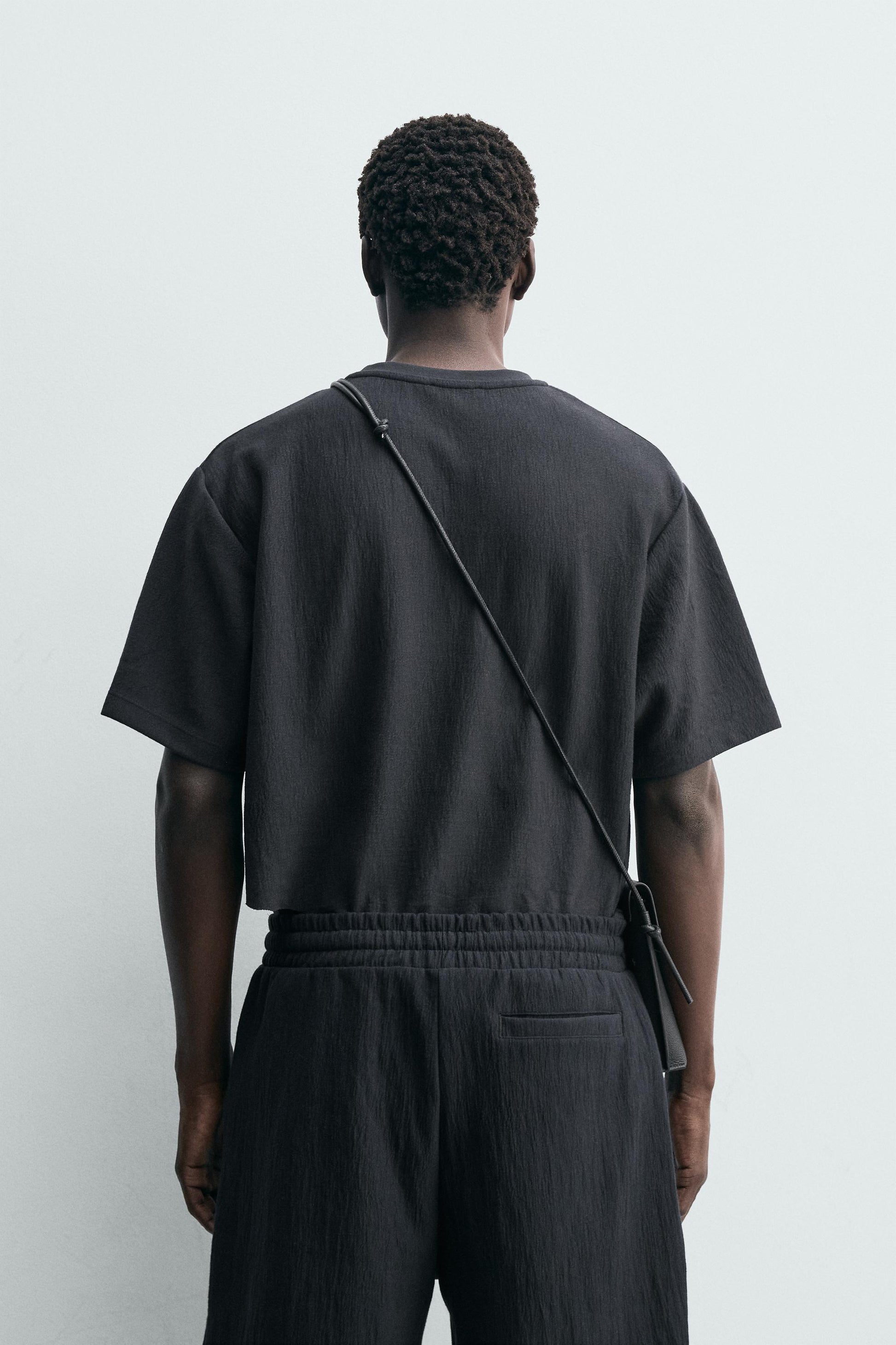 T-SHIRT RELAXED FIT ESTRUTURADA