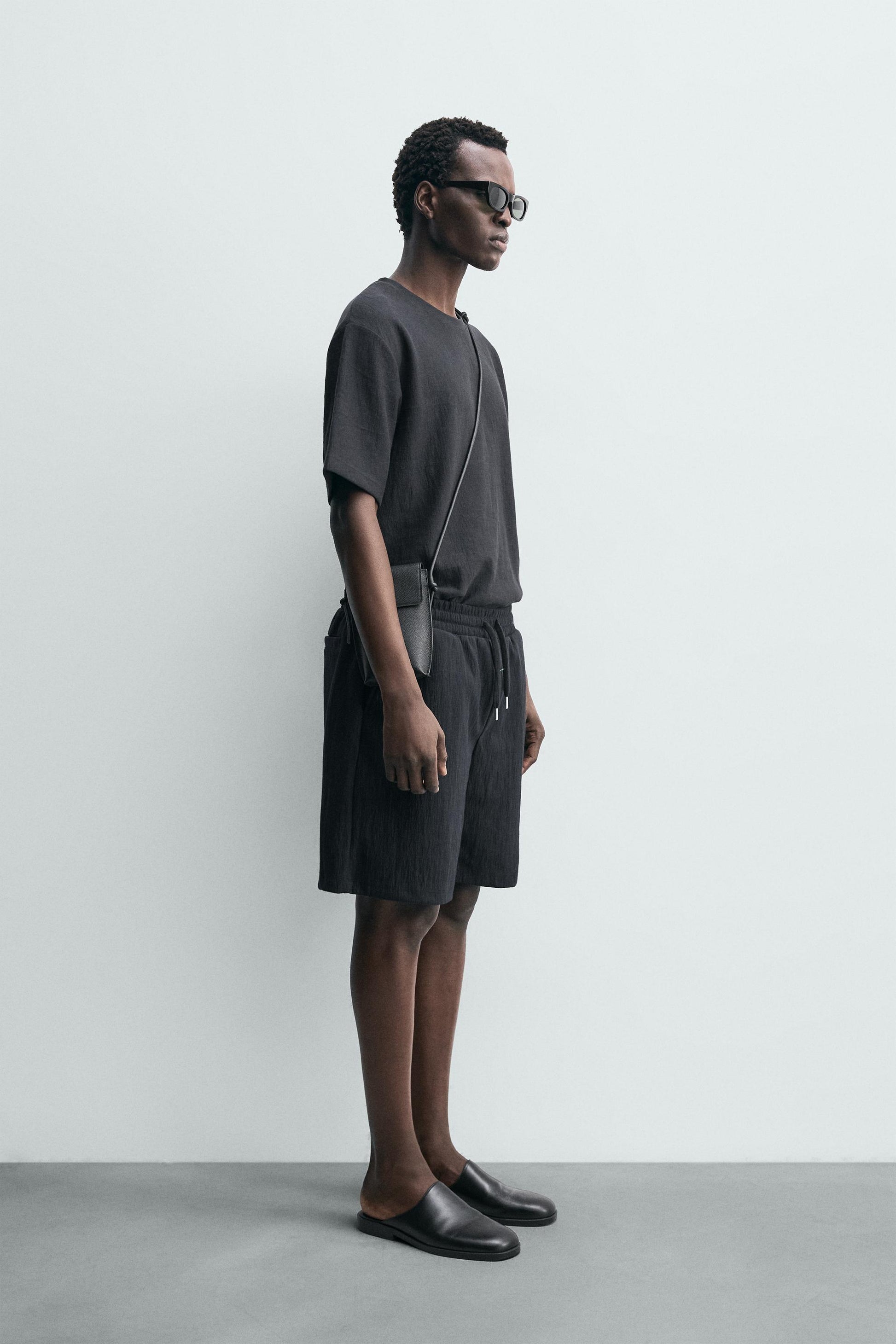 T-SHIRT RELAXED FIT ESTRUTURADA