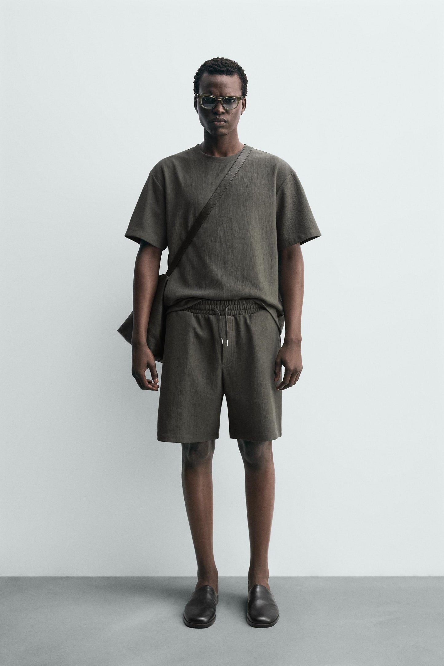 T-SHIRT RELAXED FIT ESTRUTURADA