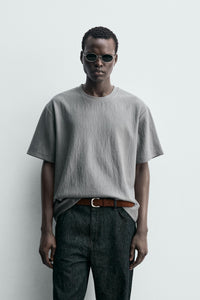 T-SHIRT RELAXED FIT ESTRUTURADA