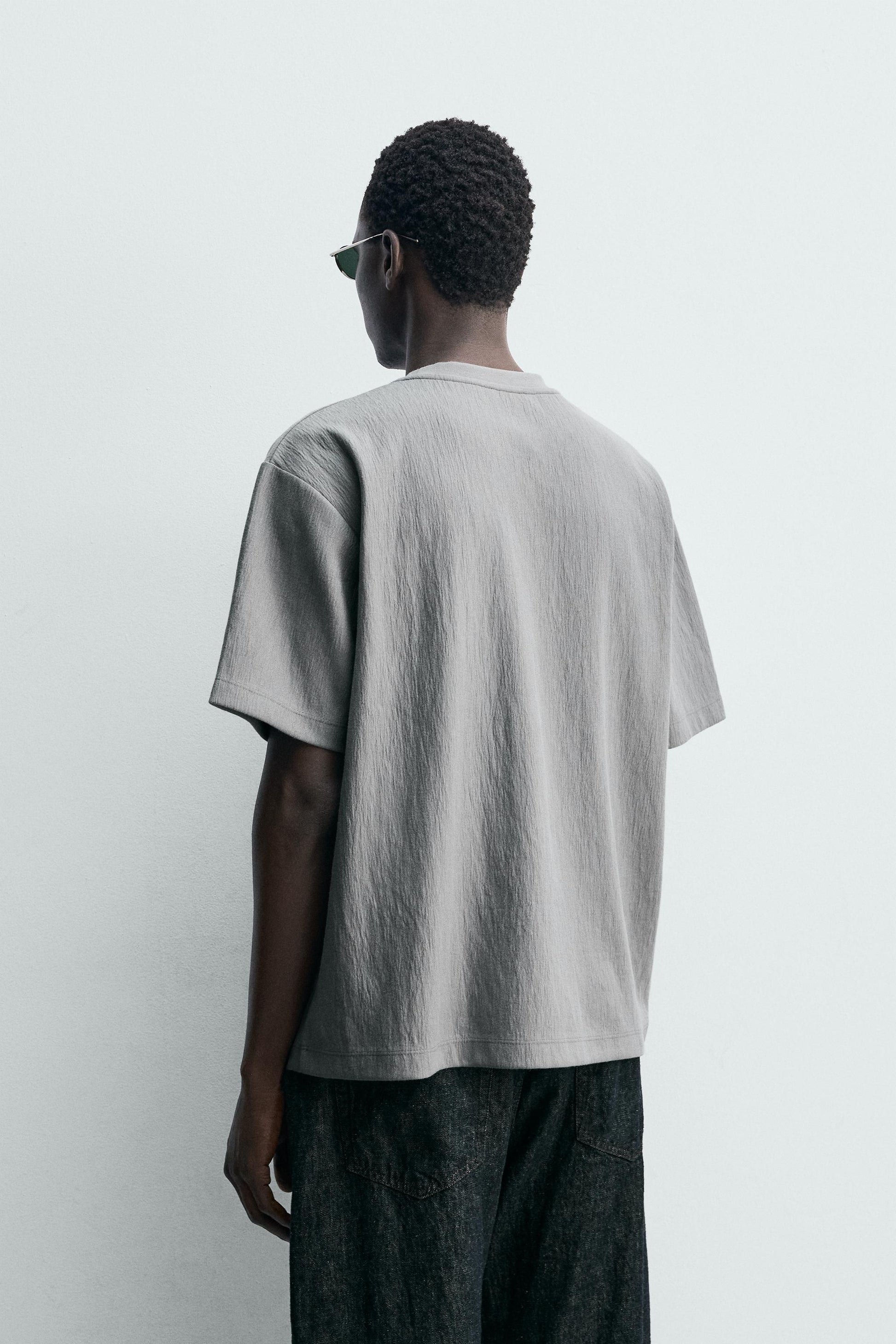 T-SHIRT RELAXED FIT ESTRUTURADA