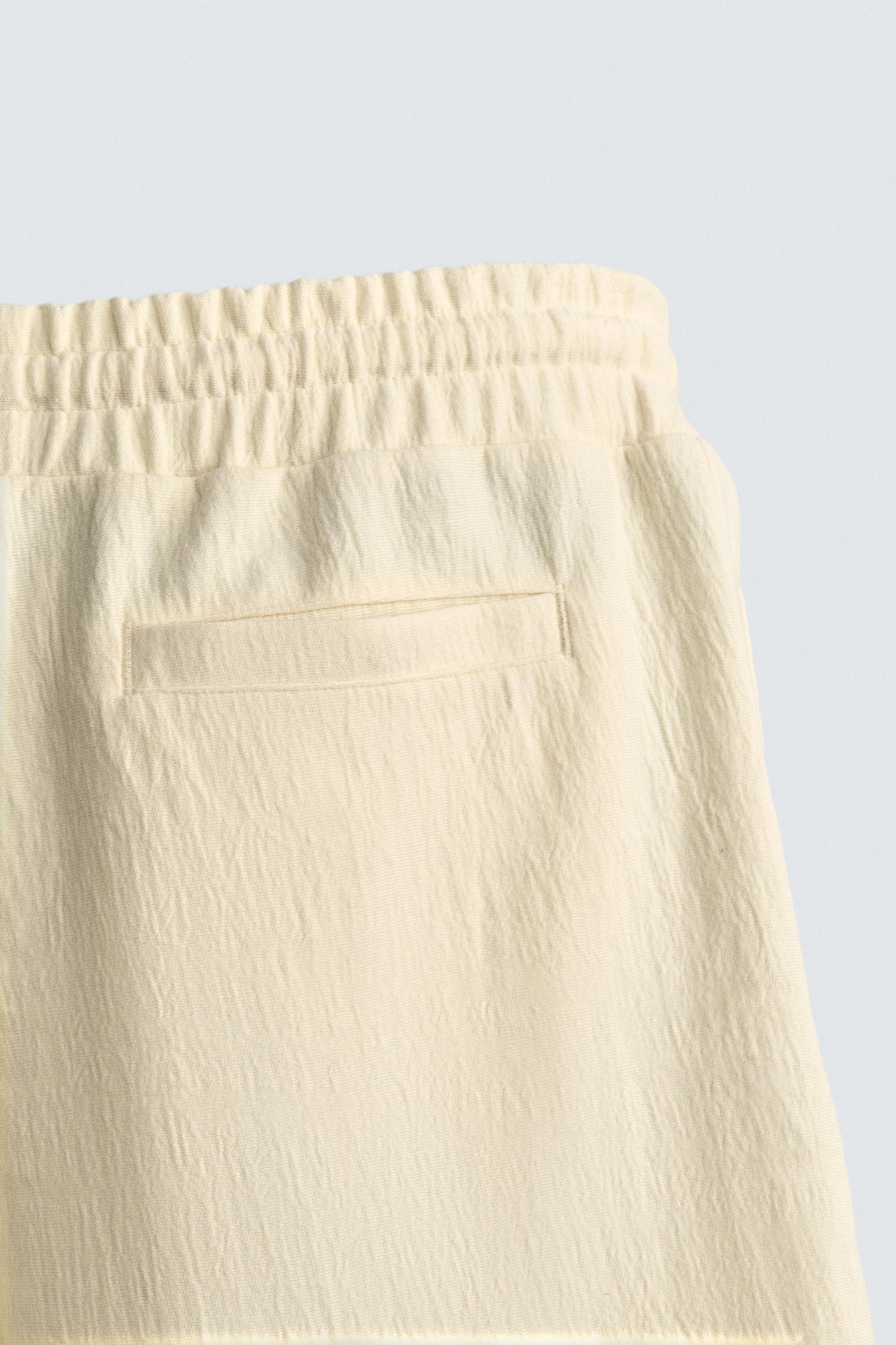 CALÇÕES BERMUDA JOGGER COM ESTRUTURA