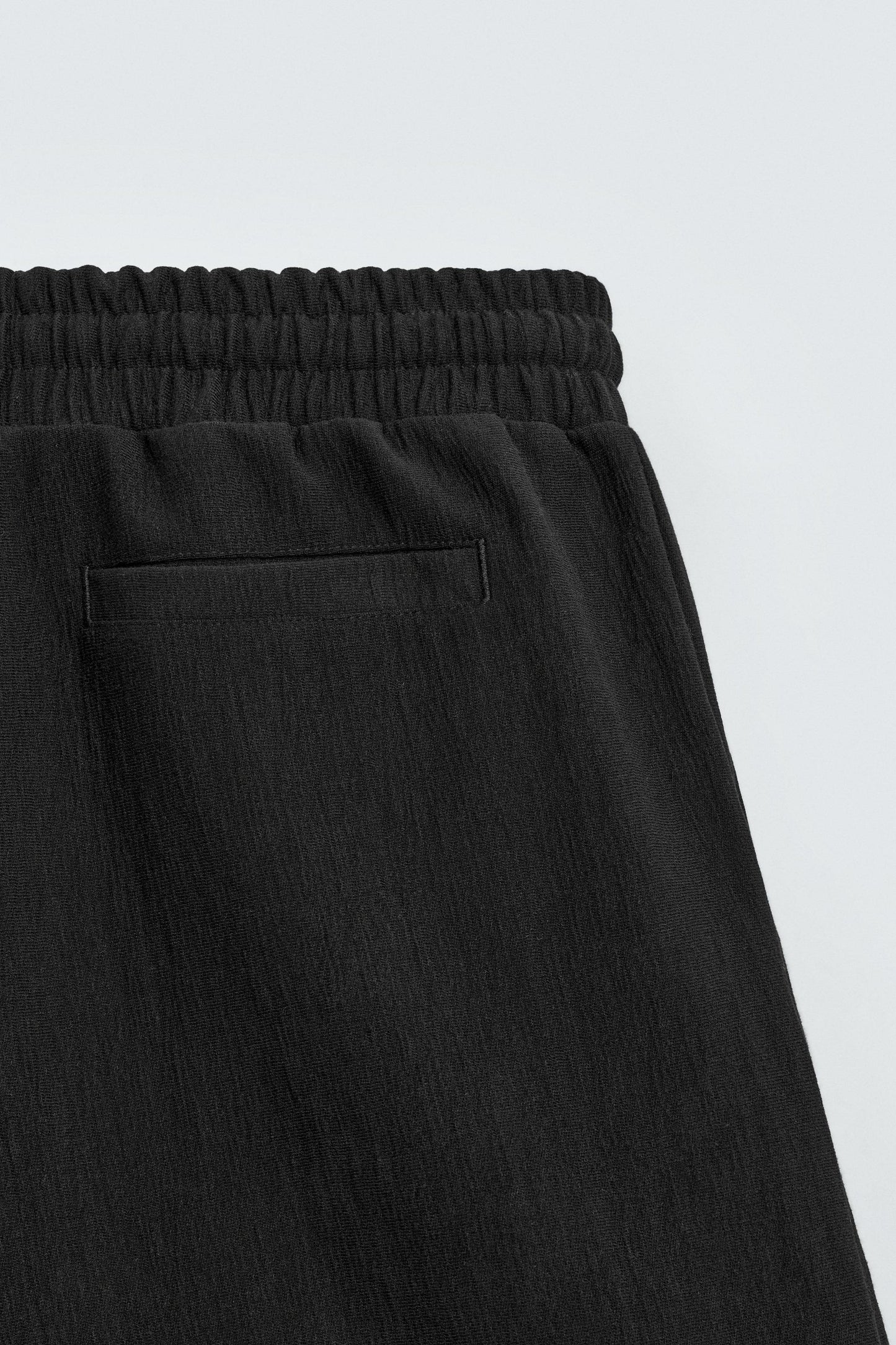 CALÇÕES BERMUDA JOGGER COM ESTRUTURA