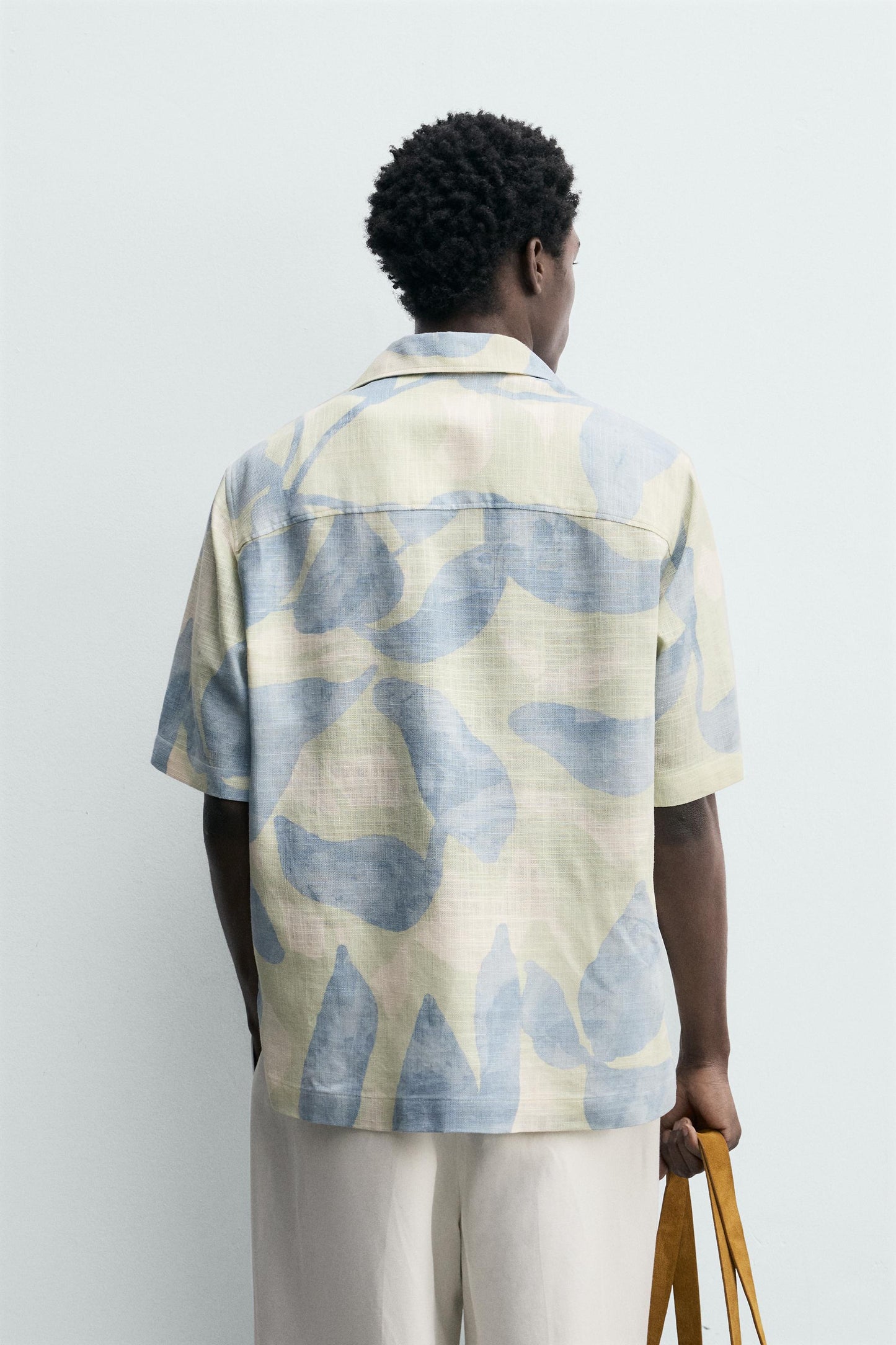 CAMISA FLUIDA COM ESTRUTURA