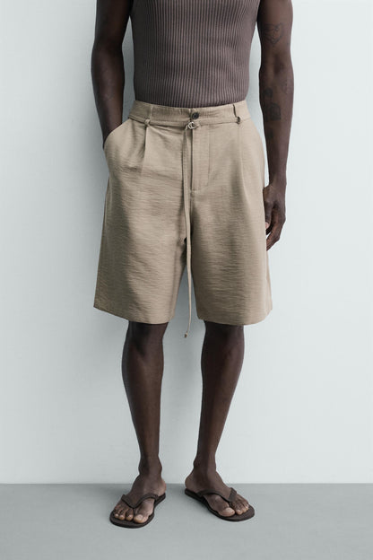 CALÇÕES BERMUDA RELAXED FIT COM PREGAS E CINTO