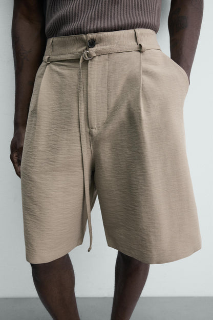 CALÇÕES BERMUDA RELAXED FIT COM PREGAS E CINTO