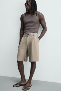 CALÇÕES BERMUDA RELAXED FIT COM PREGAS E CINTO