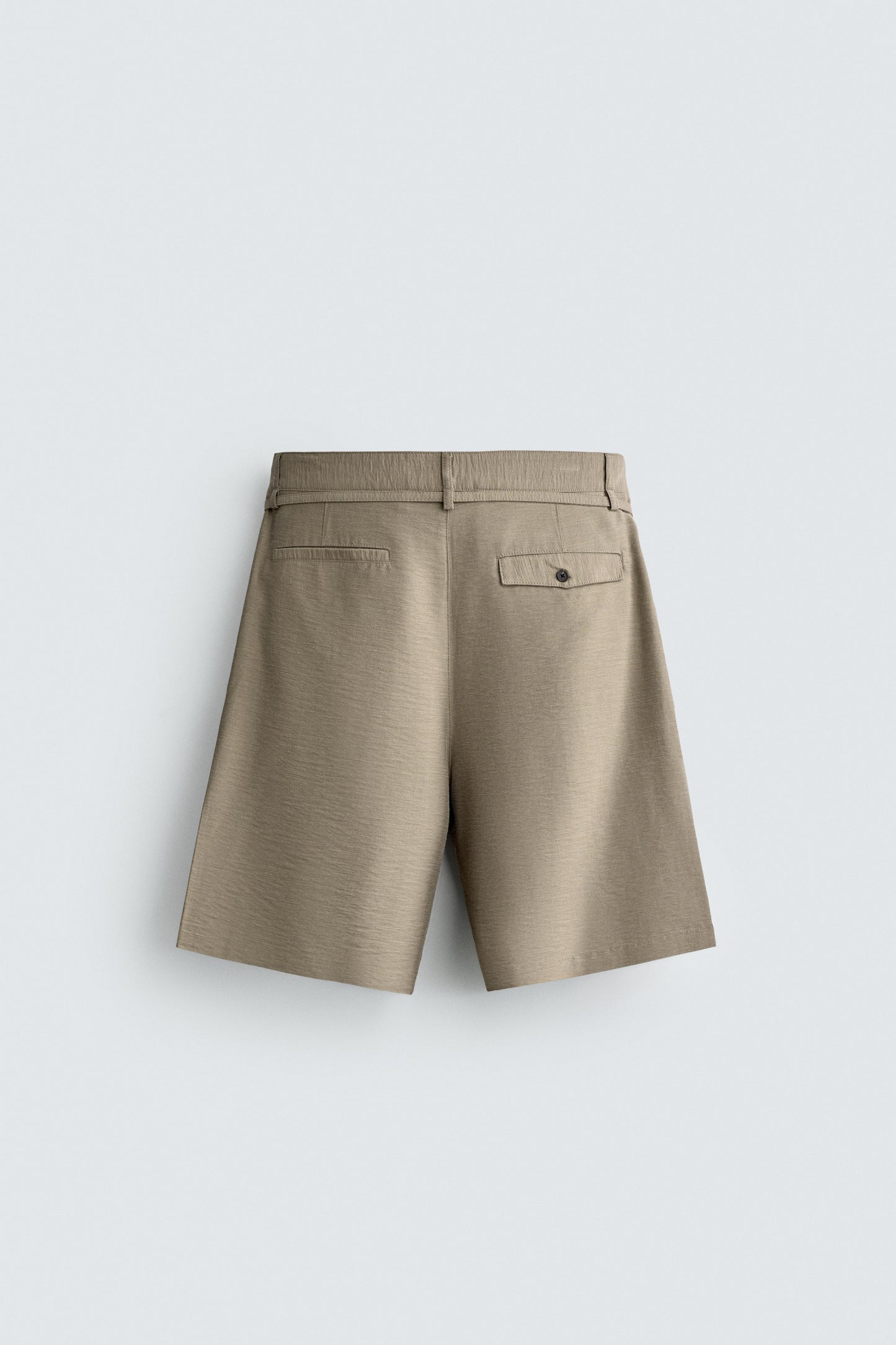 CALÇÕES BERMUDA RELAXED FIT COM PREGAS E CINTO