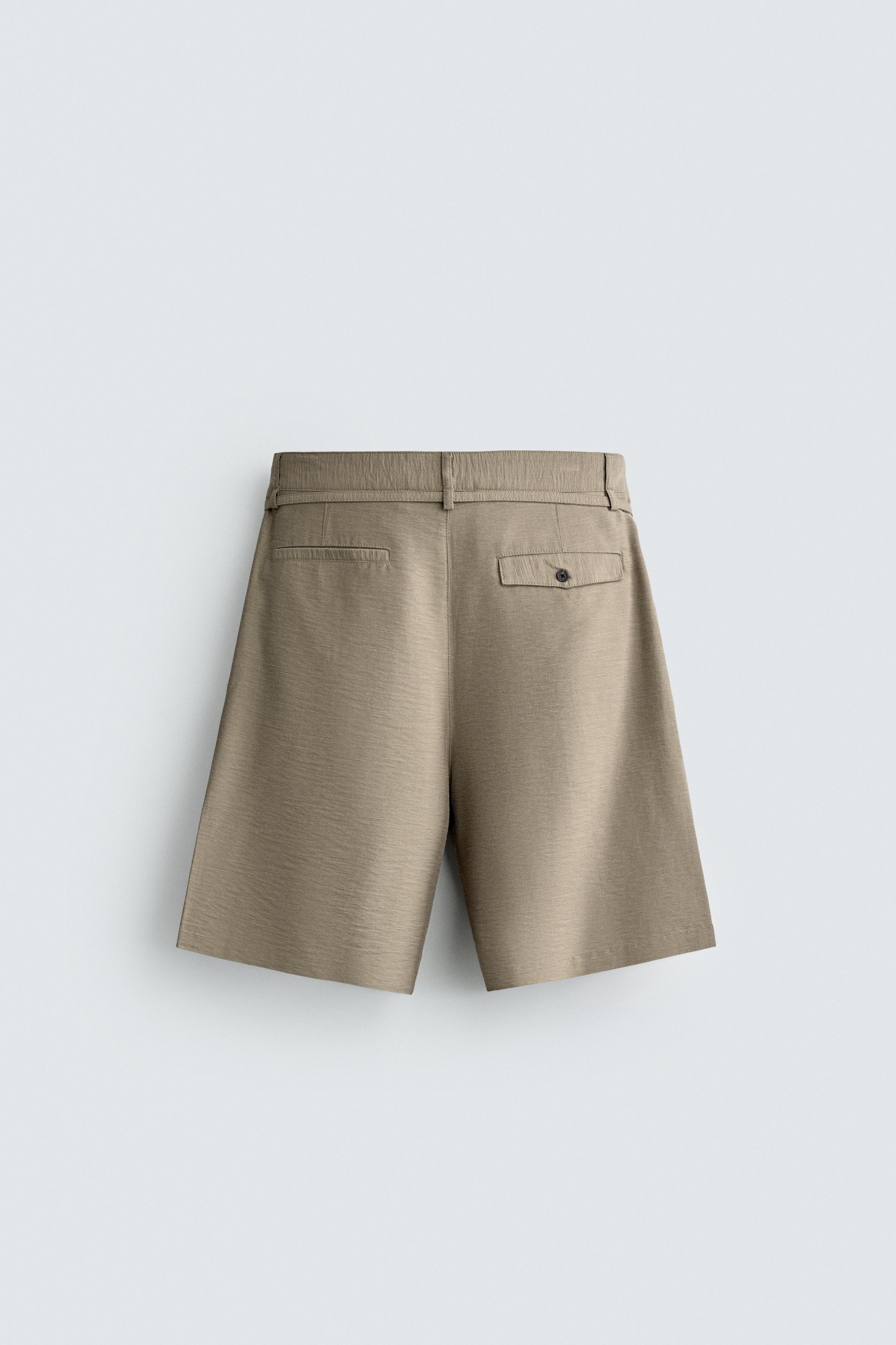 CALÇÕES BERMUDA RELAXED FIT COM PREGAS E CINTO