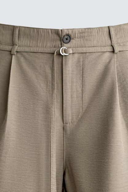 CALÇÕES BERMUDA RELAXED FIT COM PREGAS E CINTO