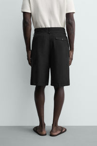 CALÇÕES BERMUDA RELAXED FIT COM PREGAS E CINTO