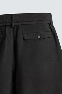 CALÇÕES BERMUDA RELAXED FIT COM PREGAS E CINTO