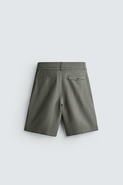 CALÇÕES BERMUDA RELAXED FIT COM PREGAS E CINTO