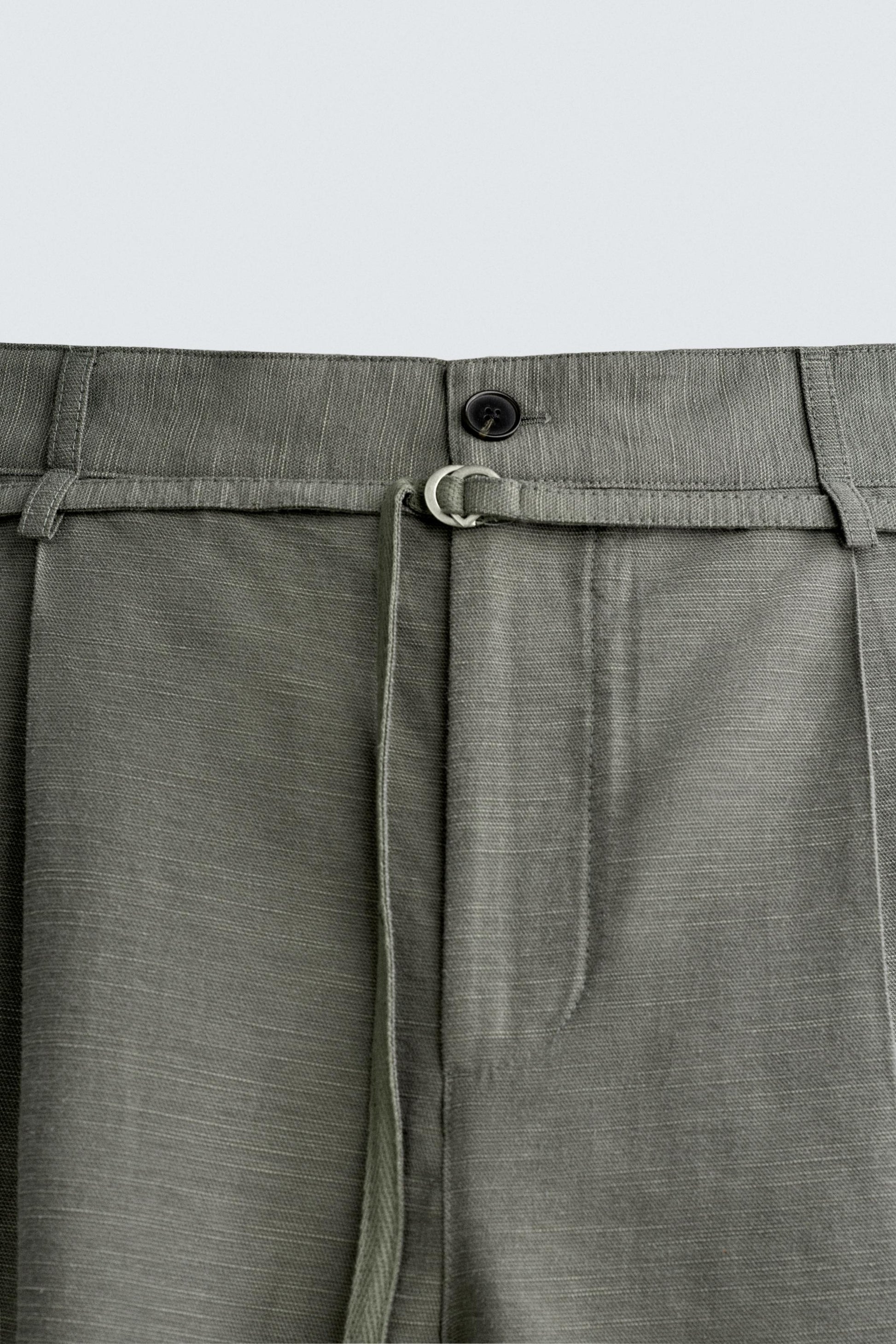 CALÇÕES BERMUDA RELAXED FIT COM PREGAS E CINTO