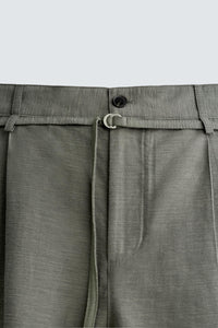 CALÇÕES BERMUDA RELAXED FIT COM PREGAS E CINTO