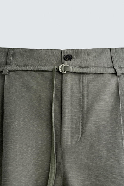 CALÇÕES BERMUDA RELAXED FIT COM PREGAS E CINTO