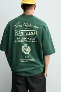 T-SHIRT COM MENSAGENS ESTAMPADAS EM CONTRASTE